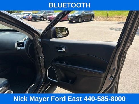Used 2020 Jeep Compass Latitude AWD/4WD image 19