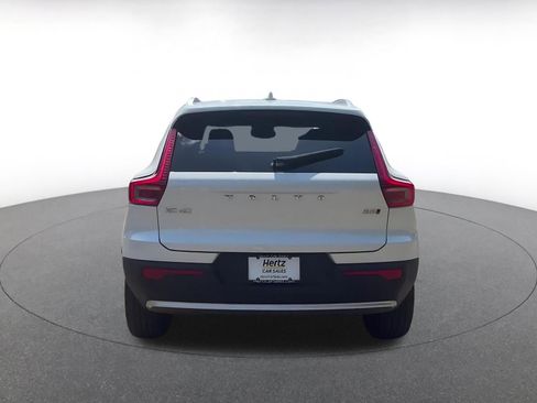 Used 2024 Volvo XC40 B5 Core image 12