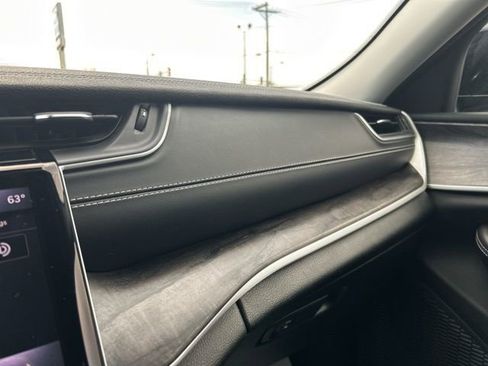 Used 2024 Jeep Grand Cherokee Limited w/ Black Appearance Package image 38