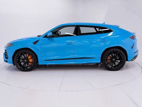 Used 2022 Lamborghini Urus AWD/4WD image 2