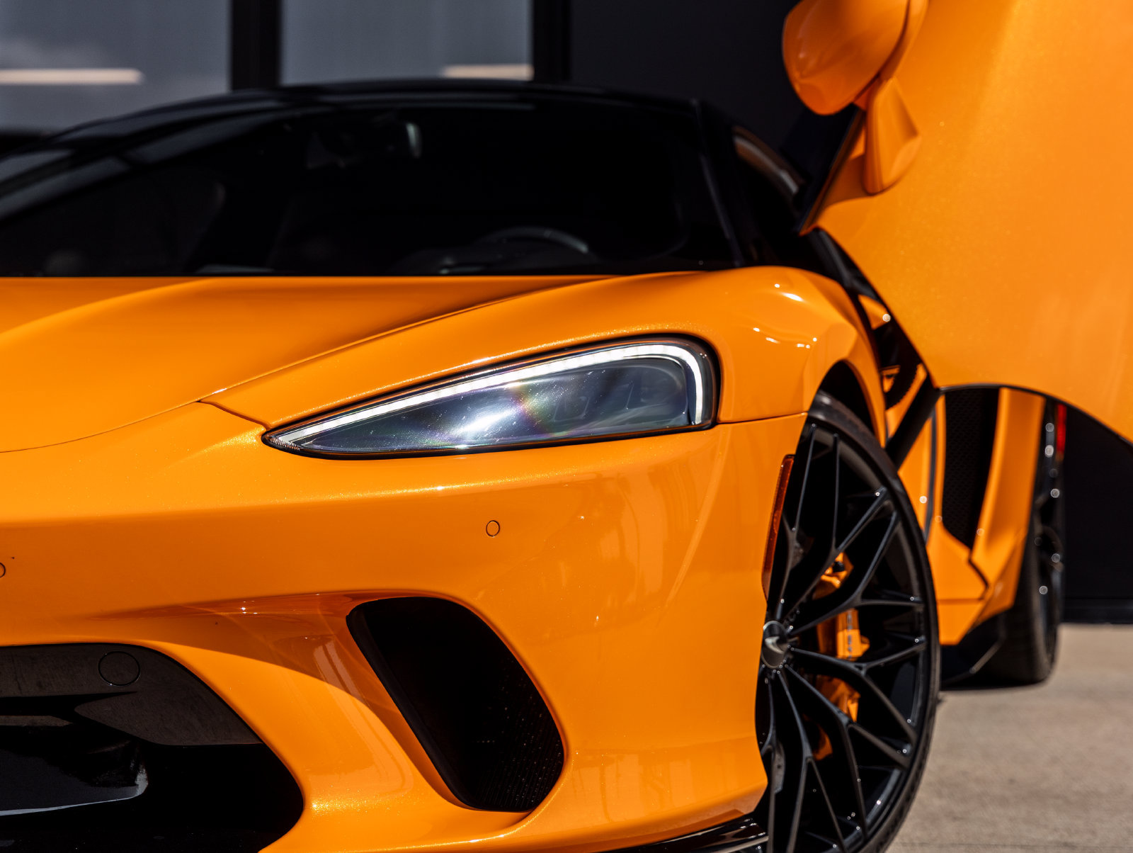 Used 2022 McLaren GT RWD image 18