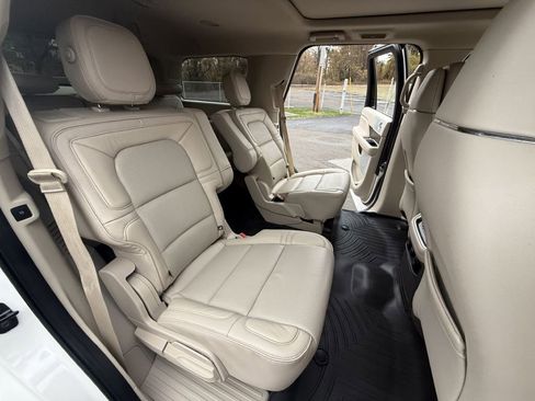 Used 2019 Lincoln Navigator Reserve image 23