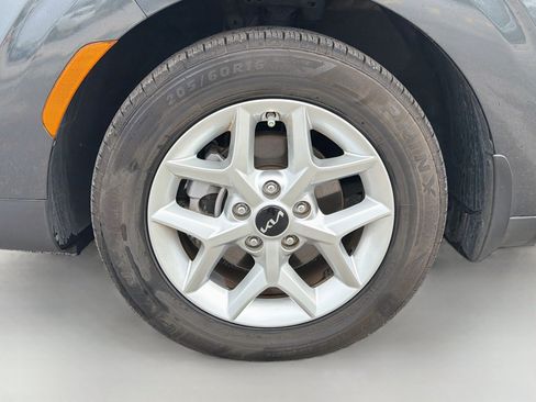 Used 2023 Kia Soul LX w/ LX Technology Package FWD image 40