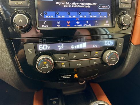 Used 2019 Nissan Rogue SL w/ Premium Package AWD/4WD image 22