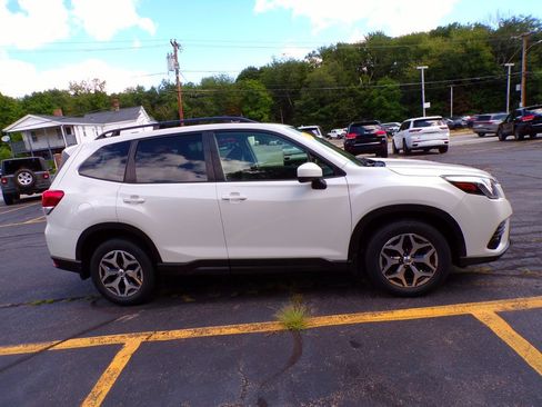 Used 2023 Subaru Forester Premium AWD/4WD image 4
