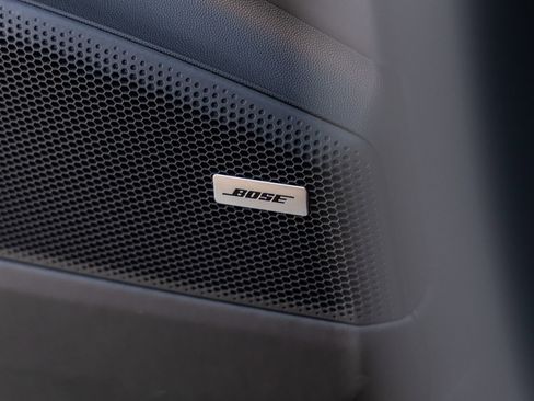 Certified 2025 Porsche Macan 4 Electric image 28