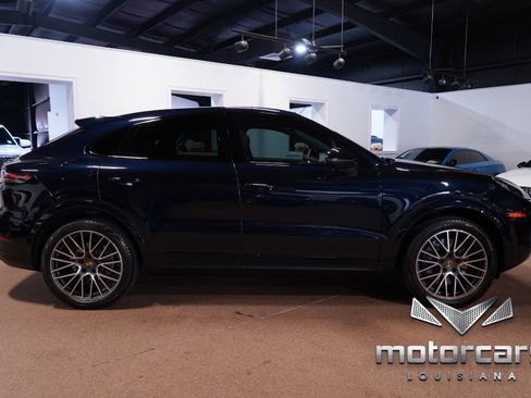 Used 2021 Porsche Cayenne Coupe w/ Premium Package image 8