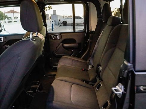 Used 2023 Jeep Gladiator Sport image 20