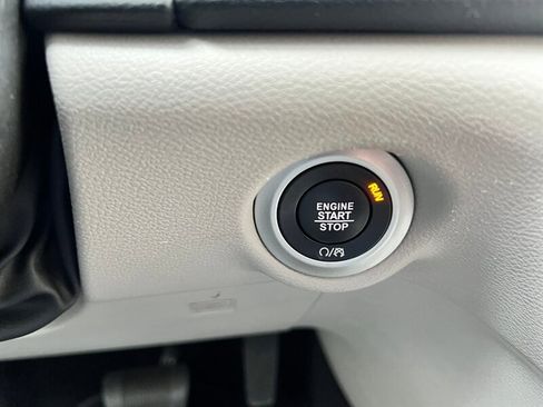Used 2023 Chrysler Voyager LX image 30