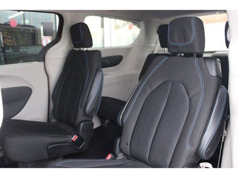 Used 2021 Chrysler Pacifica Touring w/ Cold Weather Group image 25