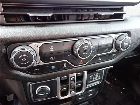 Used 2024 Jeep Wrangler Unlimited w/ Technology Group AWD/4WD image 20