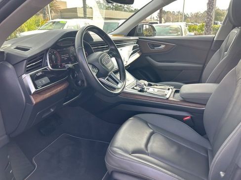 Used 2022 Audi Q8 Premium image 13