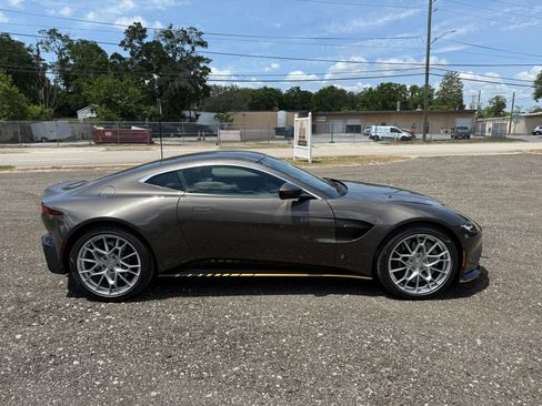 Used 2021 Aston Martin V8 Vantage Coupe image 5