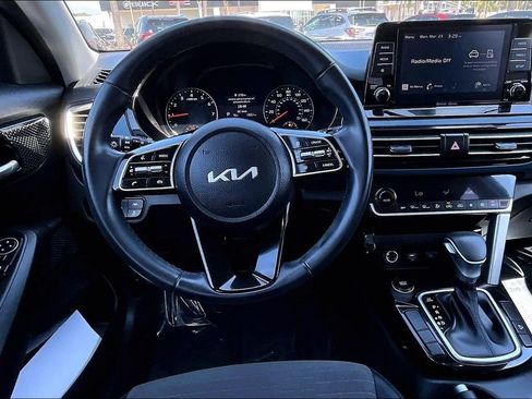 Used 2023 Kia Seltos S FWD image 8