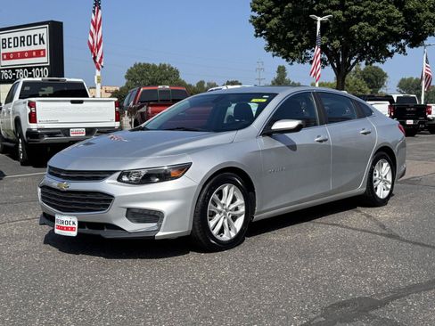 Used 2017 Chevrolet Malibu LT FWD image 3