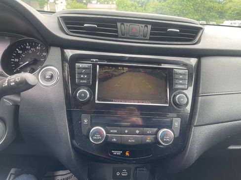 Used 2018 Nissan Rogue SV AWD/4WD image 17