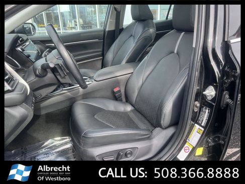 Used 2019 Toyota Camry XSE image 10