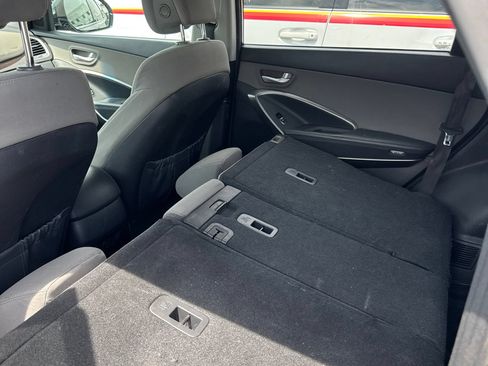 Used 2018 Hyundai Santa Fe SE FWD image 6