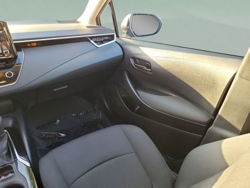 Used 2022 Toyota Corolla LE FWD image 15