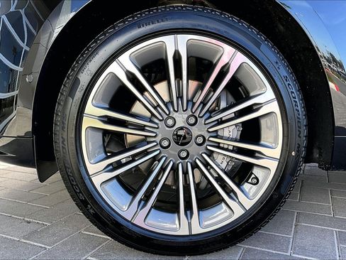 New 2026 Land Rover Range Rover Sport Dynamic SE image 12