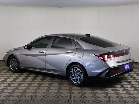 Used 2024 Hyundai Elantra SEL image 8