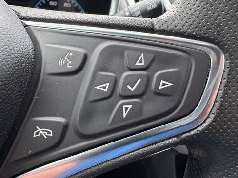 Used 2021 Chevrolet Equinox LS image 18