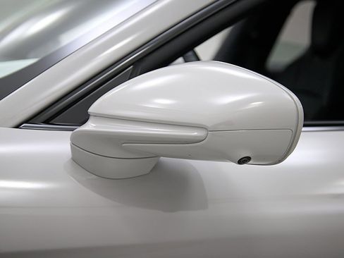 Used 2022 Porsche Taycan image 23