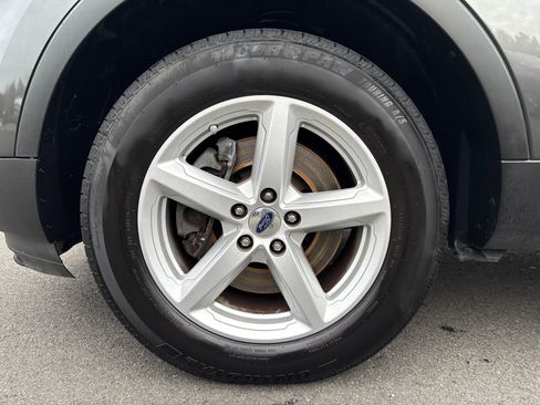 Used 2017 Ford Explorer XLT w/ Equipment Group 202A image 9