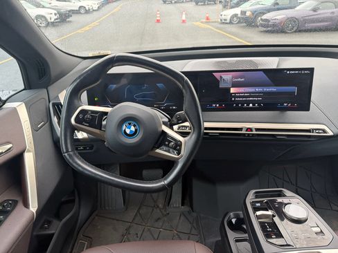 Used 2024 BMW iX xDrive50 w/ Sport Package AWD/4WD image 5
