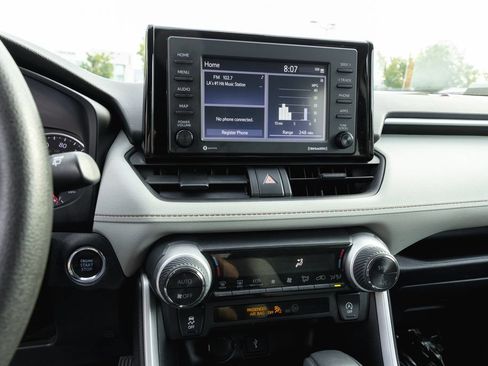 Certified 2020 Toyota RAV4 XLE w/ Carpet Mat Package FWD image 17