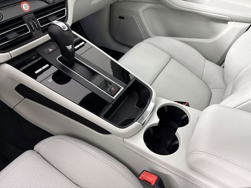 New 2026 Porsche Macan AWD/4WD image 32