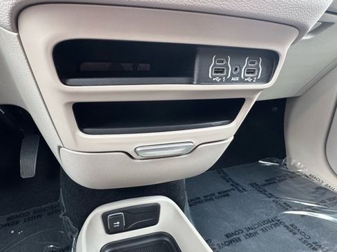 Used 2023 Chrysler Voyager LX image 15