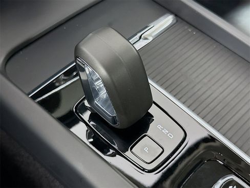 Certified 2023 Volvo S60 B5 Core w/ Climate Package image 17