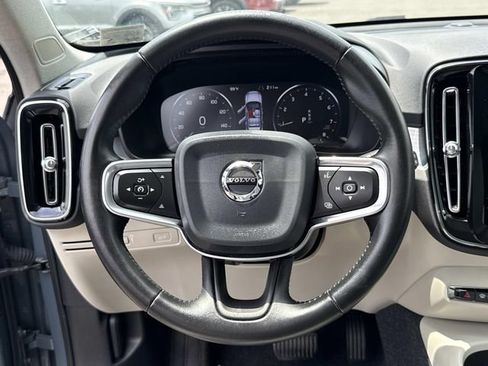 Used 2020 Volvo XC40 T5 Momentum w/ Protection Package Premier AWD/4WD image 18