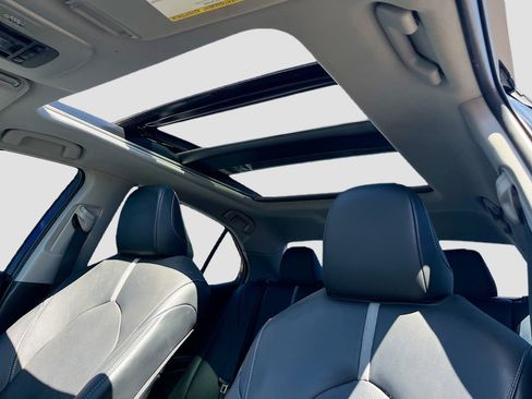 Used 2020 Toyota Camry XSE FWD image 21