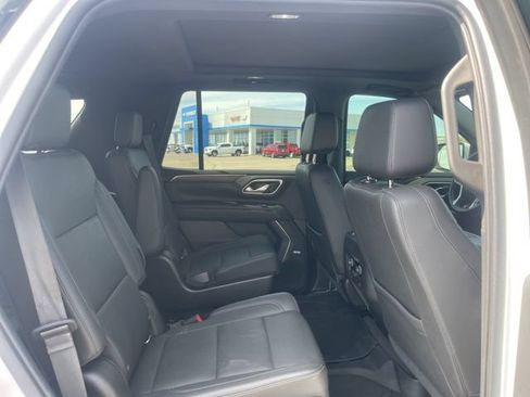 Used 2021 Chevrolet Tahoe Z71 w/ Z71 Signature Package AWD/4WD image 16