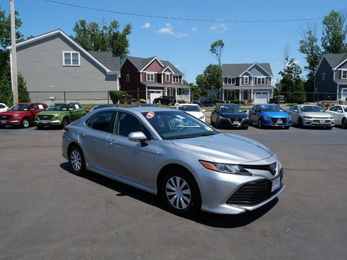 Used 2020 Toyota Camry LE w/ Fleet Convenience Package FWD image 2
