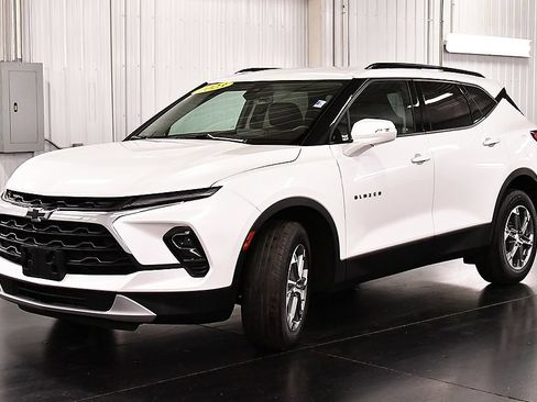 Used 2023 Chevrolet Blazer LT AWD/4WD image 3