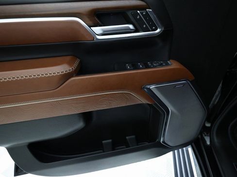 Used 2024 GMC Sierra 2500 Denali Ultimate image 19