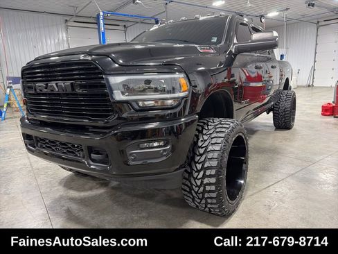 Used 2019 RAM 2500 Big Horn w/ Black Appearance Package image 3