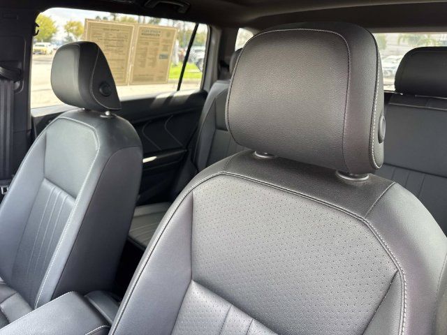 Certified 2023 Volkswagen Tiguan SE R-Line FWD image 23