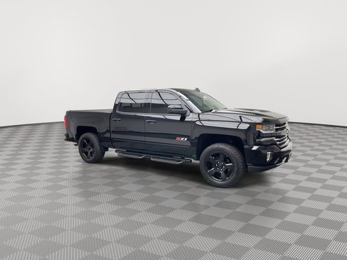 Used 2017 Chevrolet Silverado 1500 LTZ Z71 w/ Realtree Edition image 39