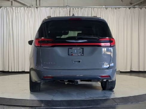 Used 2021 Chrysler Pacifica Limited w/ Uconnect Theater Family Group AWD/4WD image 9