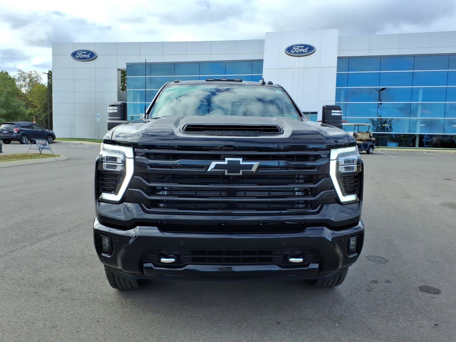 Used 2026 Chevrolet Silverado 2500 High Country w/ High Country Premium Package AWD/4WD image 8