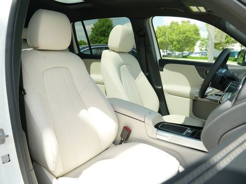 Certified 2026 Mercedes-Benz GLB 250 4MATIC image 38