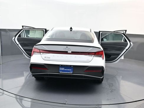 Certified 2025 Hyundai Elantra SEL FWD image 29