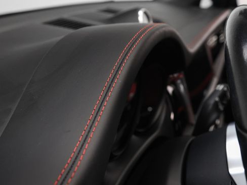 Certified 2019 Porsche Macan AWD/4WD image 28