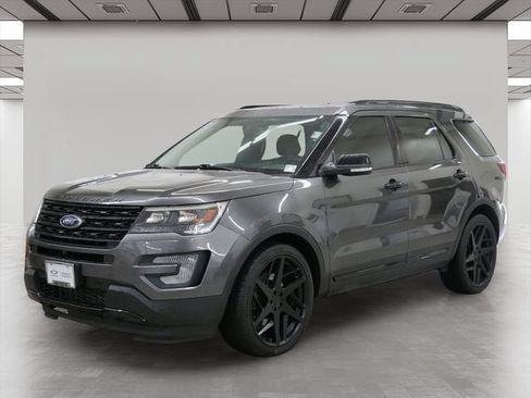 Used 2017 Ford Explorer Sport w/ Equipment Group 401A AWD/4WD image 2