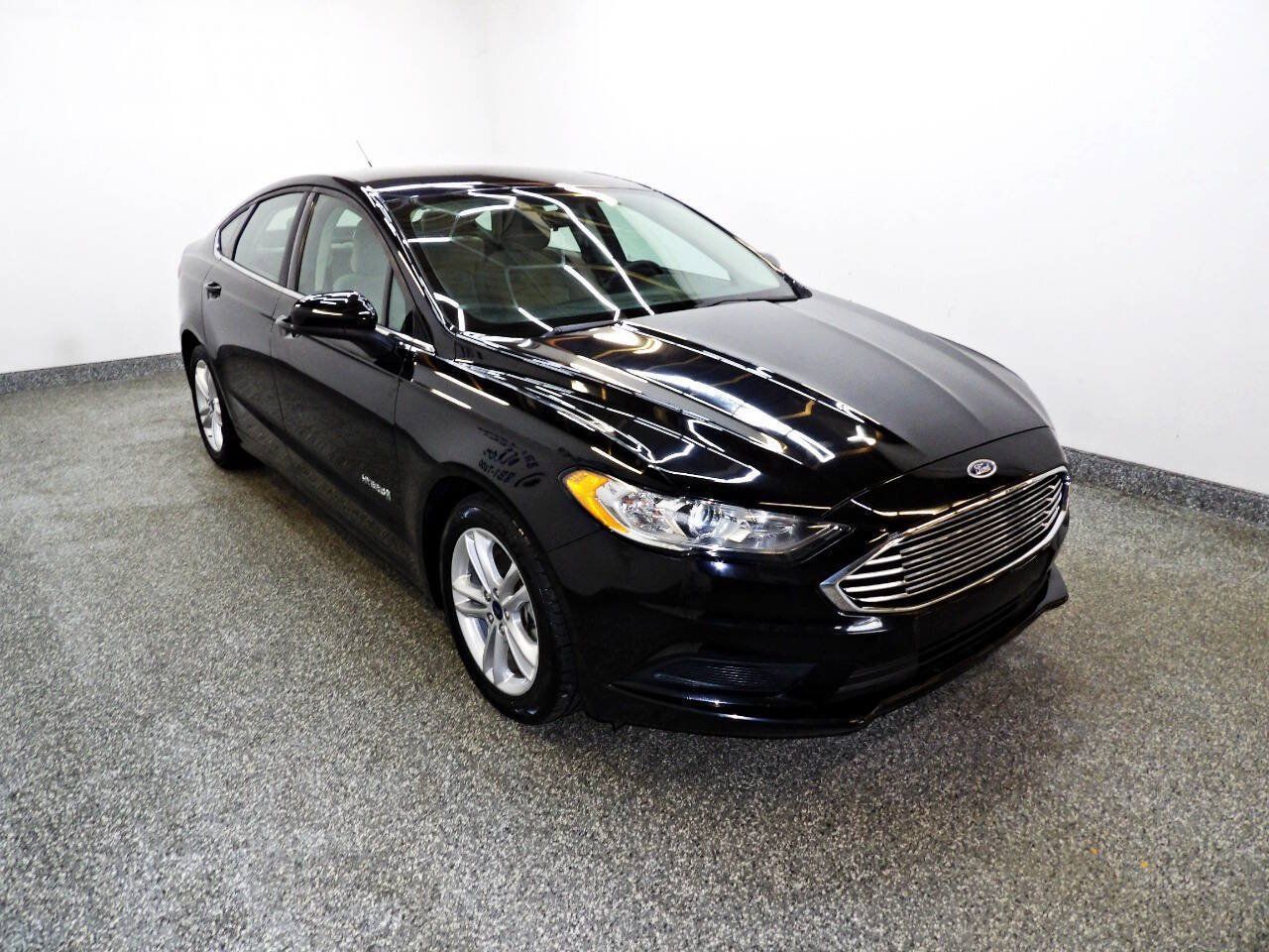 Used 2018 Ford Fusion S FWD image 3