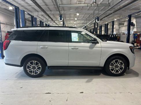 Certified 2025 Ford Expedition Active AWD/4WD image 4